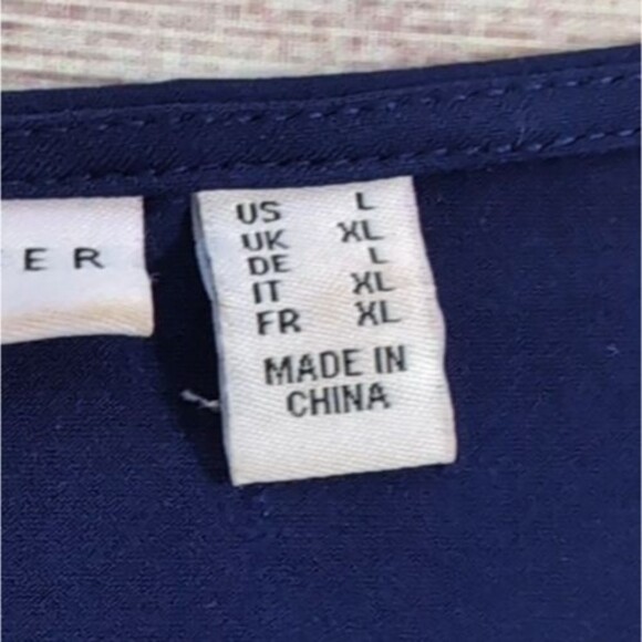 Susan Graver Women’s Size LARGE Navy Liquid Knit Keyhole Neck Dressy Festive Top - Picture 4 of 16